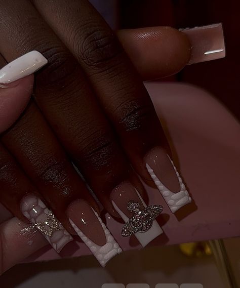 Bck 2 School Nails, Sweet 16 Nail Ideas Art Designs, Small Nail Inspo Aesthetic, Birthday Nails White And Silver, White Nails Medium Length With Design, Senior Year Nails Ideas, Nail Inspiration Medium Length, Gel X Nail Designs Black, Pink Baddie Nail Ideas