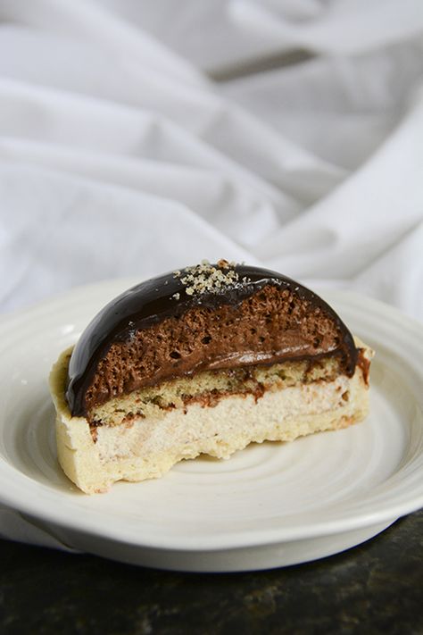 Hazelnut Entremet, Hazelnut Mousse, Hazelnut Dessert, Hazelnut Tart, Tart Crust Recipe, Mousse Cakes, Plated Dessert, Hazelnut Praline, Hazelnut Cake