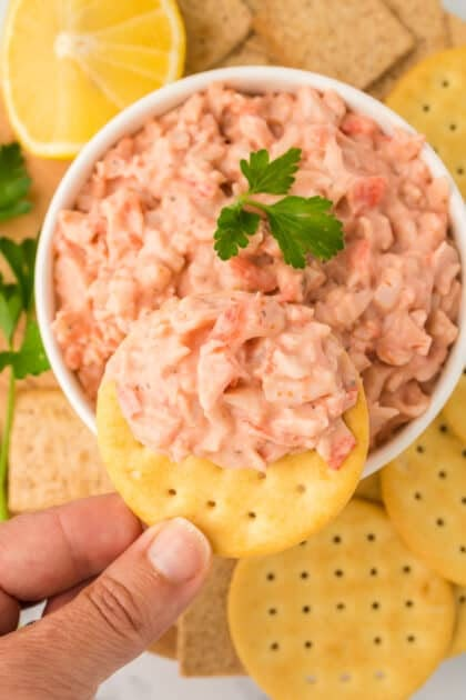 Crab Dip Recipe Cold, Cold Crab Dip, Cajun Crab Dip, Reuben Dip Recipe, Crab Dip Cold, Creamy Crab Dip, Crab Dip Recipe, Cold Dip Recipes, Seafood Dip