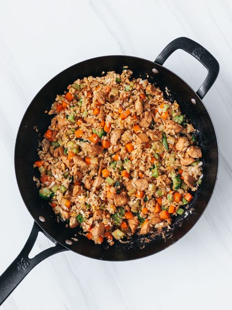 High Protein Chicken Fried Rice - Chloe Ting Recipes High Protein Chicken Fried Rice, Protein Chicken Fried Rice, High Protein Fried Rice, January Food, Protein Dinner Recipes, High Protein Chicken, Beef Fried Rice, Low Fat Chicken, Chloe Ting