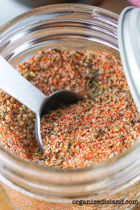 Make a fabulous Prime Rib dinner with this homemade Prime Rib Seasoning! The spices in this prime rib rub give the beef fantastic flavor! Montreal Steak Seasoning Recipe, Steak Seasoning Recipe, Pork Rub Recipe, Best Steak Seasoning, Prime Rib Seasoning, Pork Dry Rubs, Season Steak Recipes, Montreal Steak Seasoning, Ribs Seasoning