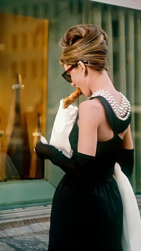 Oud Hollywood, Holly Golightly, Audrey Hepburn Style, Poppy Delevingne, Hepburn Style, Breakfast At Tiffanys, Actrices Hollywood, Nicole Richie, Sophia Loren