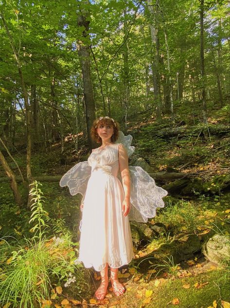 Fairy Tail Photoshoot, Fairy Wedding Theme, Fairy Photos, Fairycore Fashion, Creepy Costumes, Fairies Photos, Fairy Wedding, Halloween This Year, Fairycore Cottagecore