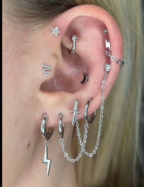 Ear Piercing Set Up Goth, Celestial Piercings, Silver Ear Curation, Grunge Ear Piercings, Ear Curation Silver, Helix Piercing Aesthetic, Helix Ear Piercings, Ear Piercings Silver, Earring Aesthetic