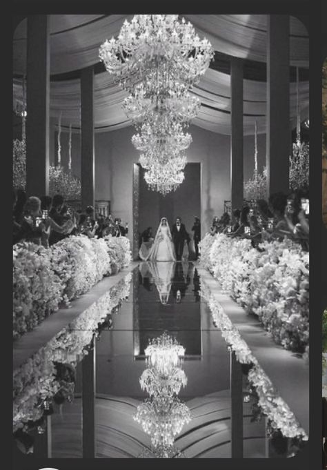 Royalty Wedding Theme, Diamond Wedding Theme, Royalty Wedding, Black And White Wedding Theme, Dream Wedding Reception, Extravagant Wedding, White Wedding Theme, Dream Wedding Decorations, Luxury Wedding Decor