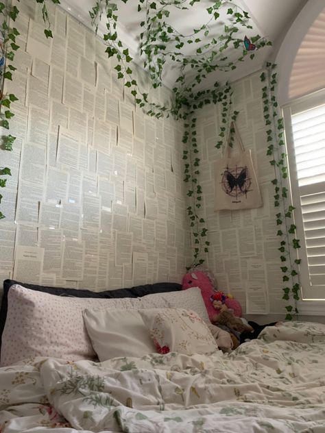 Book Wall Ideas Bedroom, Wall Of Book Pages, Book Pages On Wall Bedroom, Book Page Wall, Bee Room, College Dorm Room Inspiration, Art Reels, Page Wall, Girly Room Decor