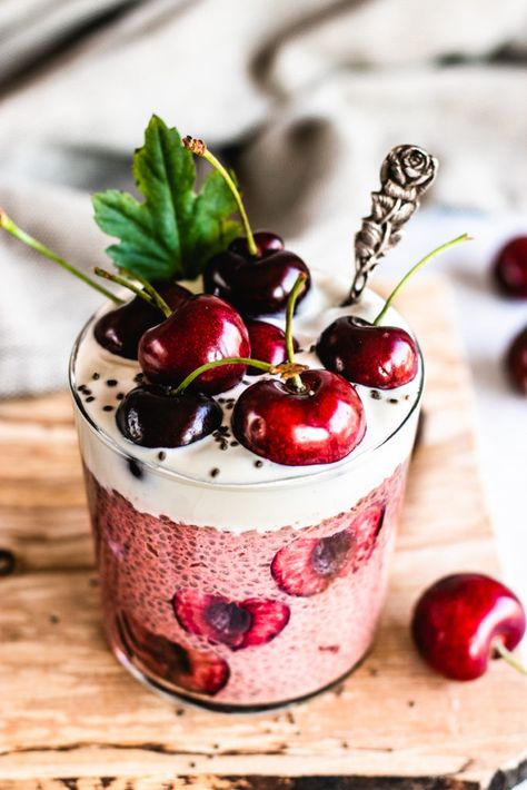 Cherry Chia Pudding, Plant Meals, Chia Pudding Recipes Healthy, Banana Chia Pudding, Healthy Make Ahead Breakfast, Chia Recipe, Coconut Chia Pudding, Coconut Chia, Chia Seed Recipes