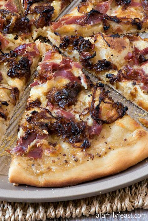 Pizza With Prosciutto, Caramelized Onion Pizza, Mushroom Pizza Recipes, Barbecue Pizza, Pizza Oven Recipes, Onion Pizza, Prosciutto Pizza, Creative Pizza, Pizza Roll