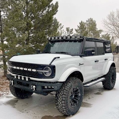 Ford Bronco Wallpaper, Bronco Ford 2022, Bronco Wallpaper, Ford Bronco 2023, Ford Bronco Aesthetic, Bronco Aesthetic, Bronco Lifted, Bronco 2023, Ford Bronco Interior