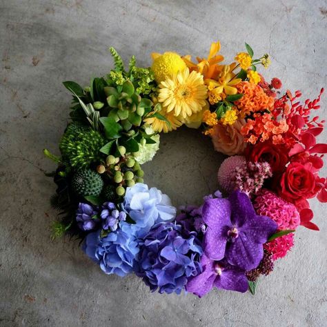 Rainbow Wreath Ideas, Rainbow Flower Wreath, Pride Floral Arrangement, Rainbow Floral Arrangements, Rainbow Flower Arrangement, Rainbow Wreath Diy, Rainbow Wreaths, Rainbow Wedding Flowers, Pride Flowers