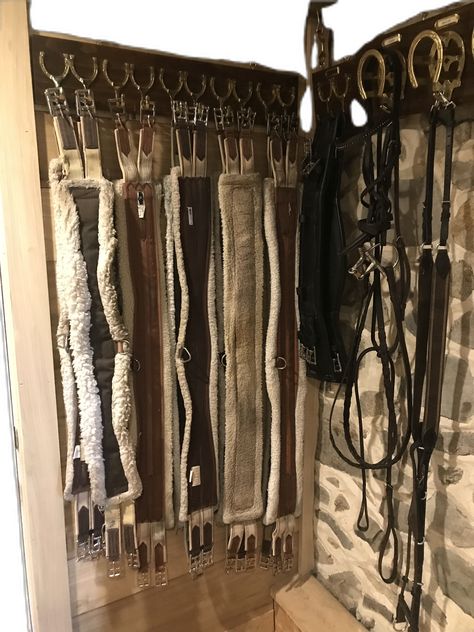 Horse Equipment Storage, Tack Room Ideas Organizations, Tack Room Aesthetic, English Tack Room, Dream Tack Room, Horse Tack Room Ideas, Stables Aesthetic, Tack Room Organization Diy, Stable Ideas Tack Room