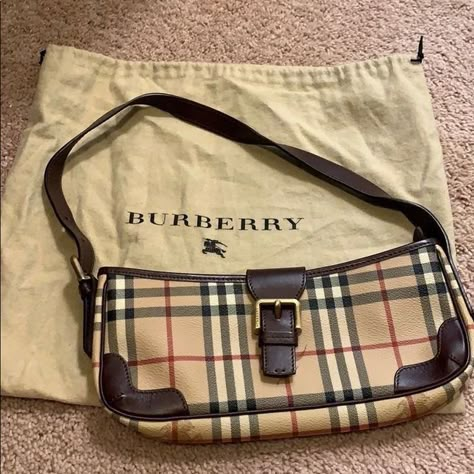 Burberry Aesthetic, Tiny Purses, Burberry Shoulder Bag, Burberry Vintage, Bags Vintage, Girly Bags, Fancy Bags, Vintage Burberry, Bags Aesthetic