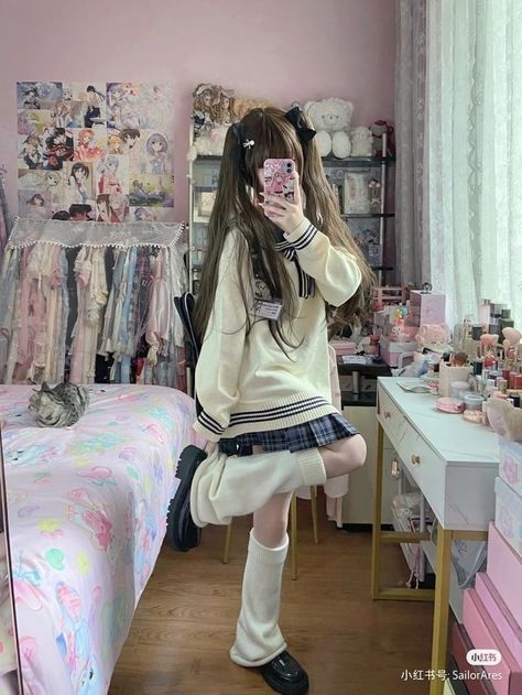 Cutesy Outfits Street Styles, Japanese Clothing Style Casual, Harajuku Outfits Kawaii, Kawaii Date Outfit, Cute Japanese Winter Outfits, J Fashion Aesthetic, Kawaii Outfits Pants, Cutecore Aesthetic Outfit, Cute Harajuku Outfits