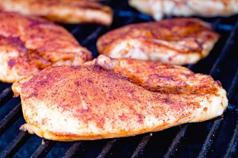 Tender, juicy BBQ Smoked Chicken Breasts with a homemade BBQ Dry Rub that are smoked to perfection. A great, easy smoker recipe that anyone can make! Kfc Grilled Chicken Copycat, Kfc Grilled Chicken Recipe, Kfc Recipes, Smoked Chicken Breast Recipe, Copycat Kfc, Easy Smoker Recipes, Grilled Chicken Recipe, Chicken Drumstick, Oven Chicken Recipes