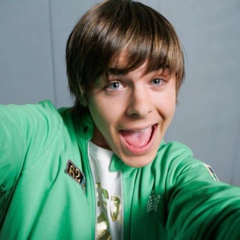 Troy High School Musical, Zac Efron Pictures, Zach Efron, Musicals Funny, Troy Bolton, Celebrity Selfies, Nick Miller, Icarly, Old Disney