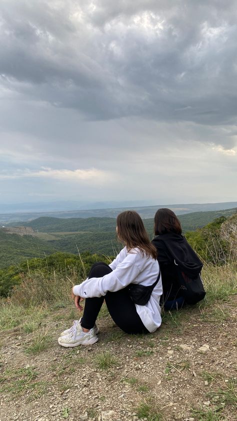 #momanddaughter #aesthetic #mountains #hiking #hikingadventures #travel #travelwithme Mom And Daughter Travel Aesthetic, Mom Daughter Travel, Mom And Teen Daughter Aesthetic, Mother Daughter Aesthetic, Trek Aesthetic, 2024 Bingo, College Daughter, Aesthetic Mountains, Hiking Photos