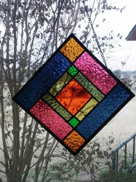 Beginner stained glass suncatcher. Diy Stained Glass Window, Stain Glass Ideas, Stain Glass Patterns, Stained Glass Quilt, Stained Glass Patterns Free, Modern Stained Glass, Stained Glass Light, Glass Suncatchers, Glass Art Projects