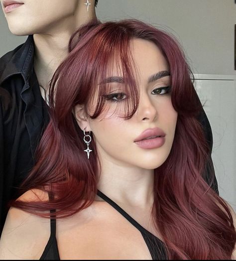 Pelo Color Vino, Wine Hair Color, Red Hair Color Ideas, Κούρεμα Bob, Cherry Red Hair, Wine Red Hair, Red Hair Inspo, Wine Hair, Cherry Hair