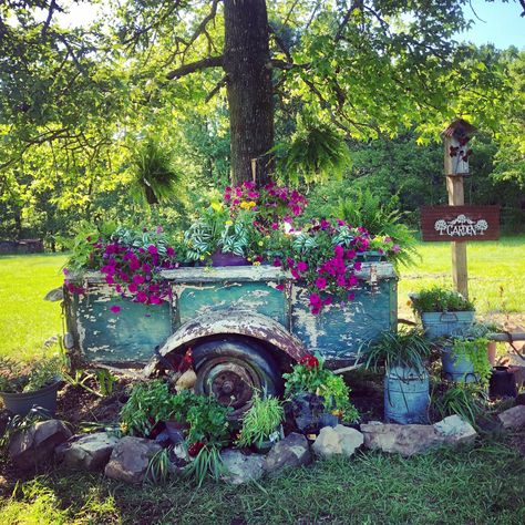 I used my husband’s grandfather’s 60 plus year old trailer made out of a truck bed as a huge planter! Old Truck Bed Ideas, Truck Bed Decorating Ideas, Truck Bed Planter, Old Truck Bed Ideas Yards, Dump Truck Flower Bed, Tractor Garden Decor, Old Pickup Trucks With Flowers, Trailer Garden Ideas, Antique Flower Bed Ideas