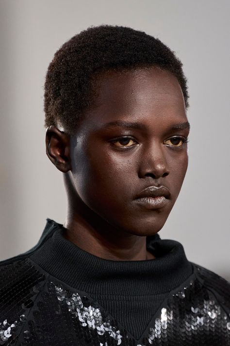 Sacai Spring 2023 Ready-to-Wear Collection | Vogue Spring 2023 Ready To Wear, 2023 Ready To Wear Collection, 2023 Ready To Wear, Conde Nast, Runway Looks, Vogue Runway, Spring 2023, Fashion News, Celebrity Style