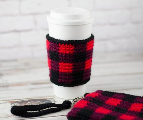 Buffalo Plaid Cup Cozy Buffalo Plaid Crochet, Crochet Buffalo, Novelty Crochet, Crochet Coffee Cup Cozy, Crochet Cozies, Crochet Coffee Cup, Coffee Cozy Pattern, Cup Cosy, Cup Cozy Crochet Pattern