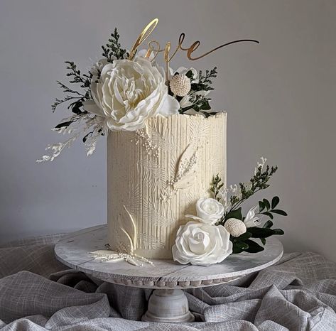 Floral Engagement Cake, Single Tier Engagement Cake, Wedding Cake Ideas Single Tier, One Tire Wedding Cake, Single Tier Wedding Cake Elegant, Naked Floral Cake, Simple Modern Wedding Cake, Single Tier Wedding Cakes, One Tier Wedding Cake