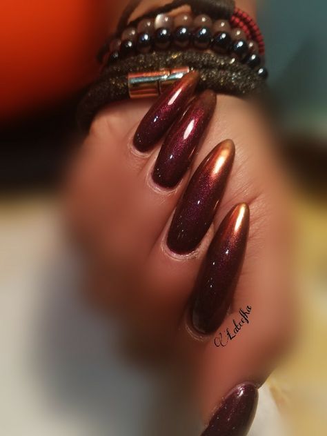 Autumn Nails Chrome, Dark Orange Chrome Nails, Dark Burgundy Nails Designs, Nails For Burgundy Dress, Maroon Chrome Nails, Ombre Nails Chrome, Hombre Nails Ombre, Nails Red Ombre, Burgundy And Gold Nails