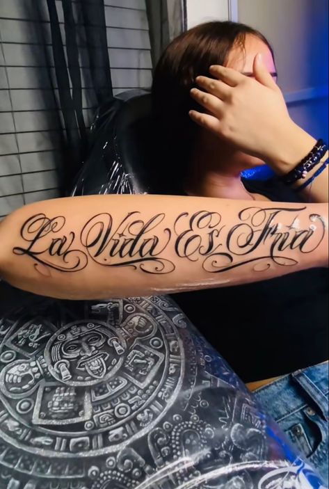 Cholo Tattoo, Gangsta Tattoos, Hand Tattoos For Girls, Cute Hand Tattoos, Pretty Hand Tattoos, Chest Tattoos For Women, Tattoos For Black Skin, Pretty Tattoos For Women, Dope Tattoos For Women