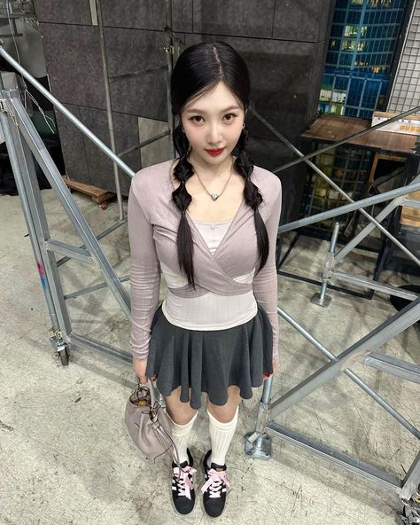 🐰🩰💕 | Instagram Red Velvet Outfit, Red Velvet Outfits, Red Velet, Joy Instagram, Red Velvet Joy, Instagram Outfits, Diva Fashion, Girl Cakes, Kpop Outfits