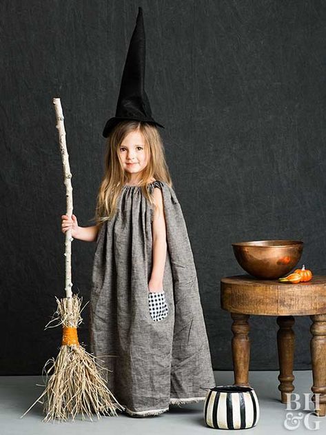 witch costume Kids Witch Costume, Diy Fantasia, Easy Halloween Costumes Kids, Make Up Diy, Costume Carnaval, Diy Kostüm, Diy Halloween Decor, Witch Diy, Witch Halloween Costume