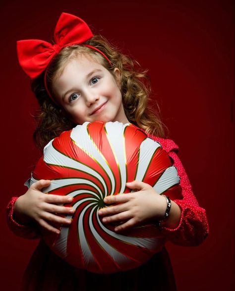 Candy Cane Christmas Photoshoot, Santa Pics, Christmas Fashion Photography, Christmas Colours, Photo Studios, Christmas Portraits, Christmas Shoot, Rainbows Christmas, Christmas Mini Sessions