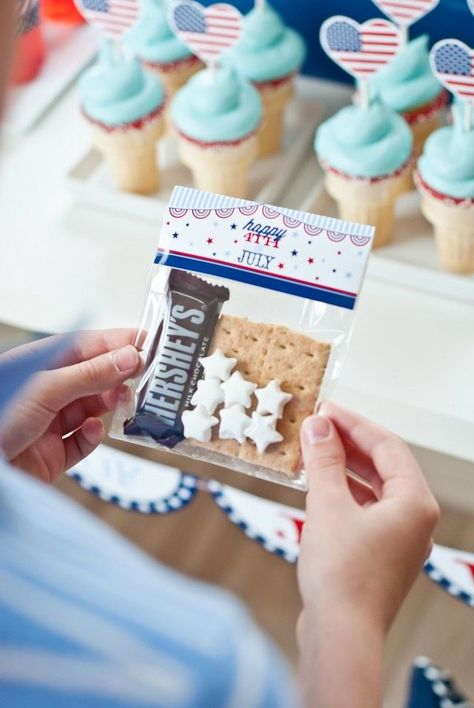 4th Of July Smores, Smores Favors, 4th Of July Party Ideas, Patriotic Treats, Party Planning Checklist, 4th Of July Desserts, Fourth Of July Food, July Wedding, Party Printables Free