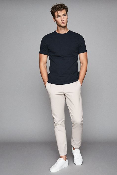 Chinos Men Outfit, Mens Smart Casual Outfits, Smart Casual Menswear, Mens Business Casual Outfits, Shirt Outfit Men, Mens Summer Outfits, Mens Casual Outfits Summer, Smart Casual Men, Stylish Men Casual