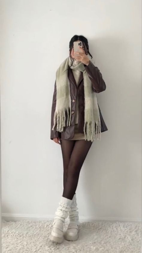 Cute Winter Outfits For New York City, China Winter Outfit, Fall Outfits Korean Fashion, Chaebol Outfit, Outfits For Winter Cold Weather, Rainy Day Clothes, Fitsandbits Outfits, Winter Outfits Layering, Korean Fall Fashion