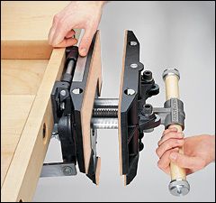 The Tucker Vise by Veritas® - Lee Valley Tools Bandsaw Fence, Diy Bandsaw, Fence Planning, Bandsaw Projects, Scroll Saws, Woodworking Vise, Band Saw, Woodworking Workbench, Woodworking Table