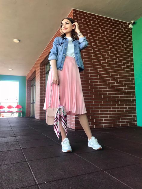 Pastel Pink Skirt Outfit, Pastel Skirt Outfit, Plisse Skirt Outfit, Pink Pleated Skirt Outfit, Pastel Skirts, Pink Skirt Outfits, Pleated Skirt Outfit, Pink Pleated Skirt, Pink Spring