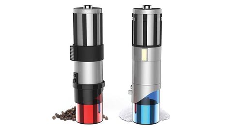 Star Wars Lightsaber Salt and Pepper Mills Decoracion Star Wars, Star Wars Kitchen, Peter Mayhew, Star Wars Lightsaber, Alec Guinness, Salt And Pepper Mills, Star Wars Light Saber, Salt And Pepper Grinders, Mark Hamill