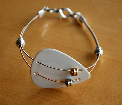 Guitar Jewelry, Guitar String Jewelry, Guitar String Bracelet, Guitar Pick Jewelry, Bijoux Fil Aluminium, Music Jewelry, Maroon 5, Guitar Strings, Guitar Picks