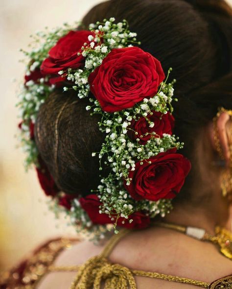 What a beautiful large low bun with real flower gajra! Care however should be taken before adopting such hairstyles, as due to it's high static charge, it will cause phlegm to move up in the throat, causing the voice to quaver & a frequent urge to clear the throat. A heavy chabi chhalla with a long & wide hook if inserted at the edge of the pleats of the saree, will reduce this problem as it's hook will activate the acupressure points that act to keep the throat clear. Intricate Braids, Bridal Hair Decorations, Bridal Hairstyle Indian Wedding, Flower Bun, Wedding Flower Jewelry, Hairstyles Design, Bridal Makeup Images, Bridal Bun, Bridal Hairdo