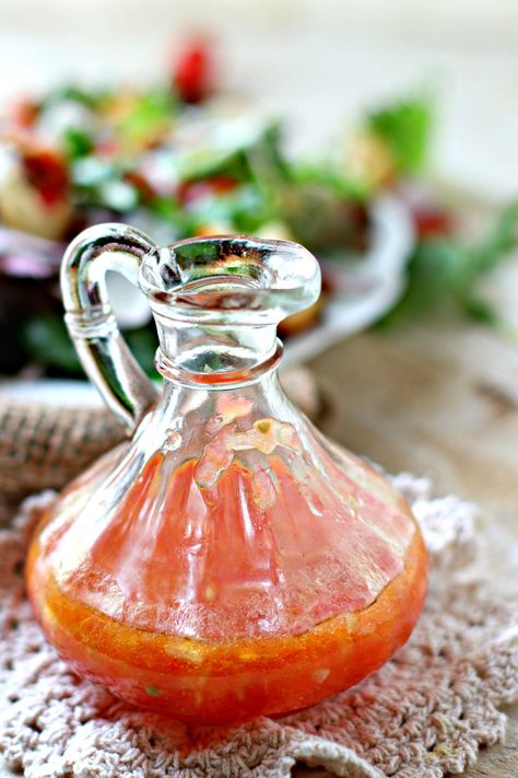 Tomato Vinaigrette Dressing, Tomato Salad Dressing, Baked Parmesan Tomatoes, Tomato Vinaigrette, Vinaigrette Dressing Recipe, Vinaigrette Salad, Simple Vinaigrette, Salad Dressing Recipes Homemade, Tropical Salad