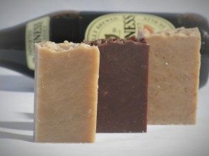 Beer Soap Recipe, Desert Homestead, Beer Shampoo, Goat Milk Soap Recipe, Milk Soap Recipe, Shampoo Bar Recipe, Cold Pressed Soap, Easy Soap Recipes, Pumpkin Soap