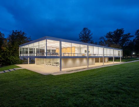 A Brand-New Mies van der Rohe Joins Indiana University's Collection of Modernist Buildings - Metropolis Thomas Phifer, Illinois Institute Of Technology, Farnsworth House, Architecture Program, New York Architecture, Glass Building, Ludwig Mies Van Der Rohe, Florence Knoll, School Of Art