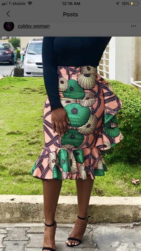 Ankara Skirt Styles Classy, African Skirts For Women, Ankara Flare Skirt, Women Hacks, African Skirt Outfit, Ankara Skirt Styles, Ankara Skirts, African Attire Dresses, African Fabric Dress