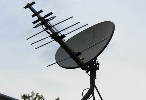 Satellite Dish Antenna, Diy Tv Antenna, Tv Hacks, Outdoor Tv Antenna, Tv Antennas, Hdtv Antenna, Satellite Dish, Tv Services, Diy Tv