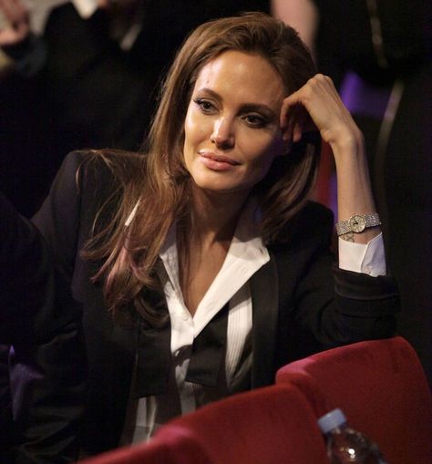 Angelina Jolie Fashion Style, Angelina Jolie Fashion, Female Politician, Angelina Jolie Makeup, Angelina Jolie Style, Angelina Jolie Photos, Actrices Hollywood, Aesthetic Women, Lara Croft