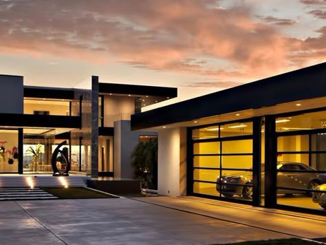 Sunset Strip, Garage Design, Design Exterior, Luxury Homes Dream Houses, House Architecture, Modern Houses, Dream House Exterior, Modern Exterior, Dream Houses