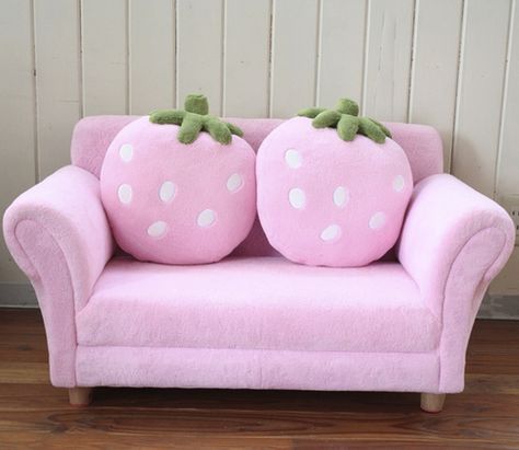 Adorable strawberry couch! This would be perfect Zimmer Diy, Kawaii Bedroom, Cute Furniture, Kawaii Room Decor, Children's Furniture, Theatre Design, Playroom Ideas, Pink Strawberry, Kawaii Room