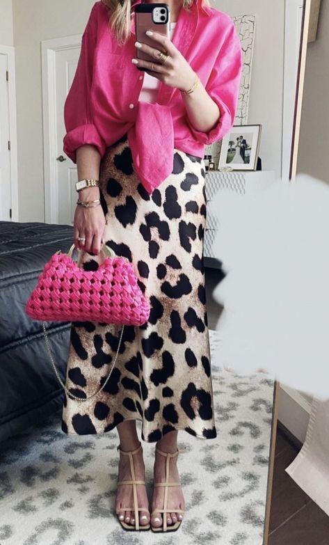 Leopard Print Outfits, Animal Print Outfits, Leopard Print Skirt, Outfit Mujer, Lovely Clothes, Todays Outfit, Print Skirt, Casual Elegance, Outfits Casuales