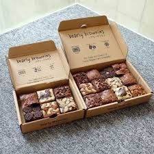 Related Image #cookies #cookies #packaging #cookiepackaging Related 939 Pizza Brownie, Brownie Packaging, Bakery Packaging Design, Sandwich Packaging, Bake Sale Packaging, Baking Packaging, Packaging Food, Box Brownies, Dessert Packaging