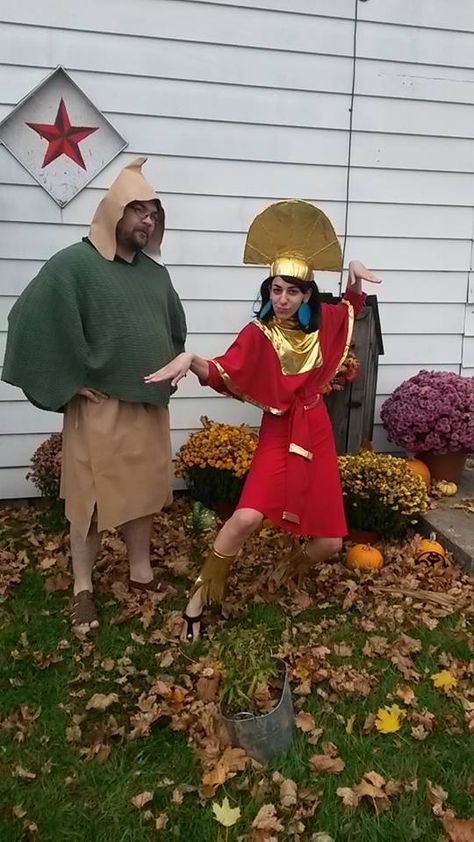 Halloween Parejas, Clever Halloween, Clever Halloween Costumes, Duo Halloween Costumes, Couples Halloween Outfits, Cute Couple Halloween Costumes, Emperors New Groove, Halloween Costumes Friends, Matching Halloween